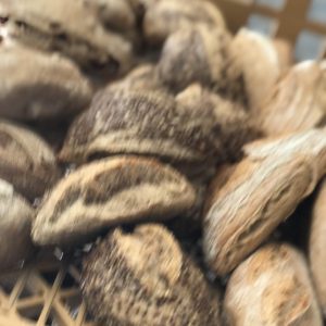 KLEIN AFBAK WITTIG BROOD (per 4)  speciaal voor thuis af te bakken op bv een zondag ...